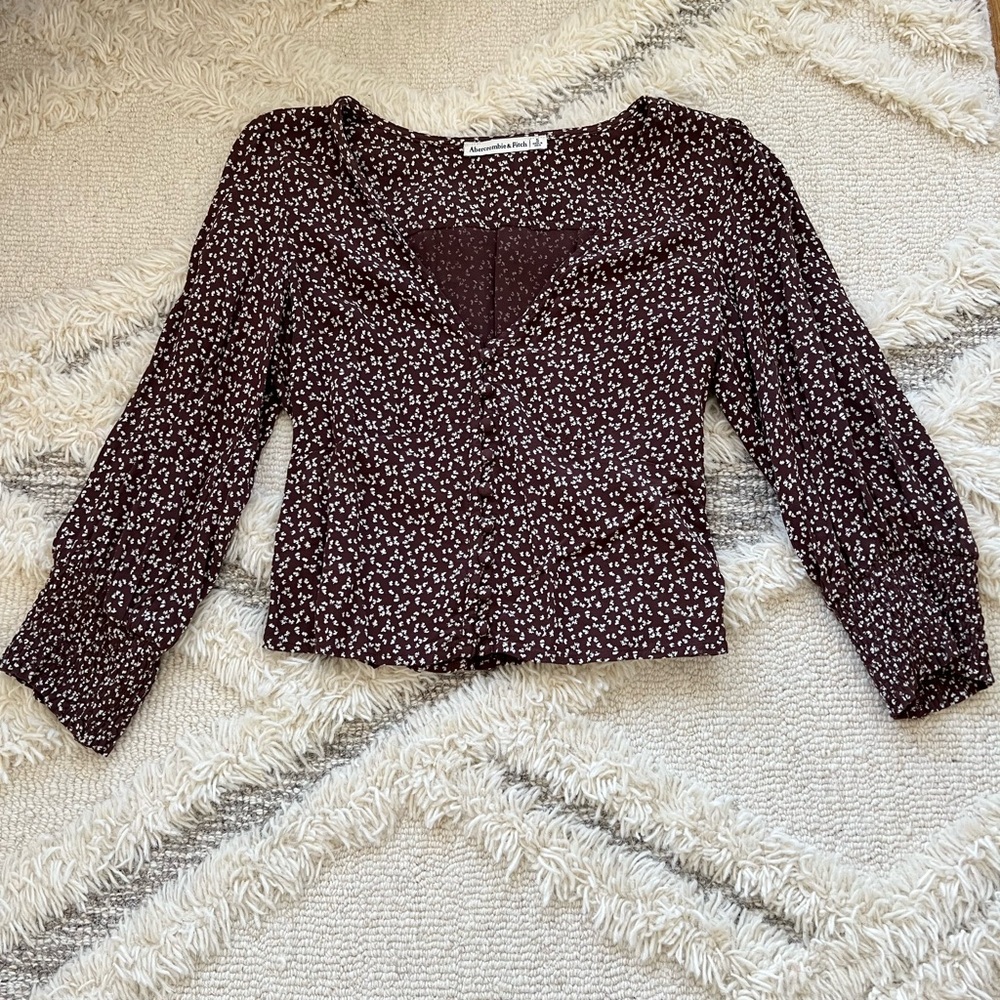 A&F Cropped 3/4 sleeve blouse. Size small.